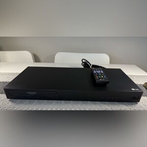 LG UBK80 4K Ultra HD 3D Blu-ray Disc Player with Remote Tested